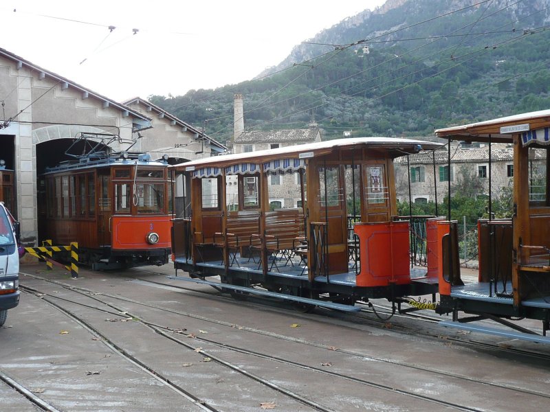 21.11.08,offener Wagen vor dem Depot in Sller.