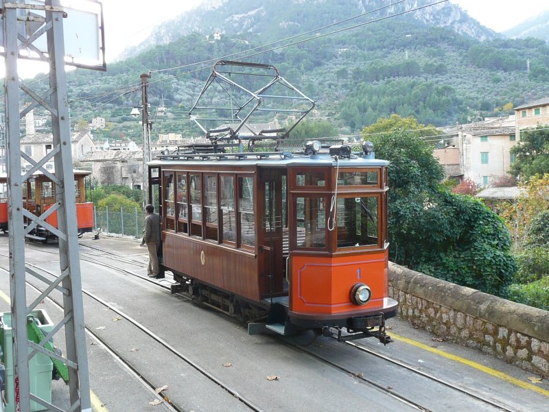 21.11.08,TW 1 beim Umsetzen vor dem Tramdepot in Sller.
