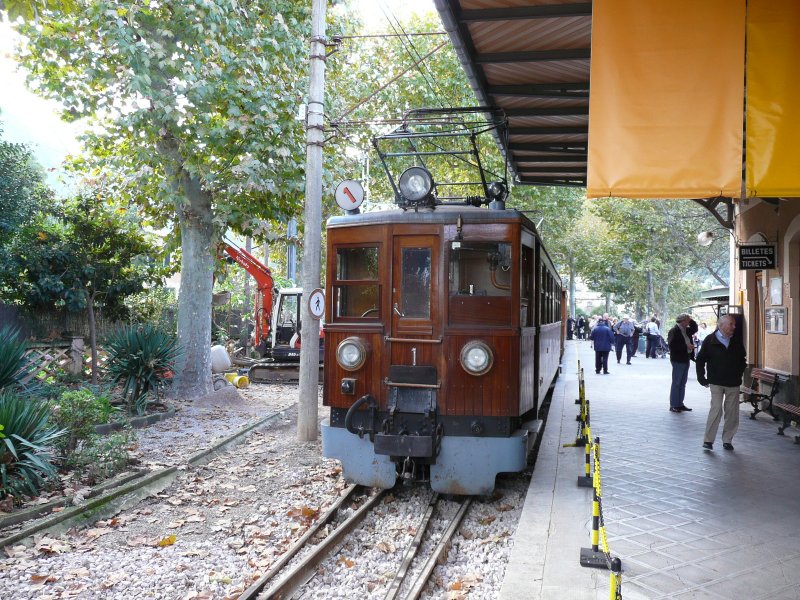 21.11.08,TW 1 kurz nach der Ankunft im Endbahnhof Sller.