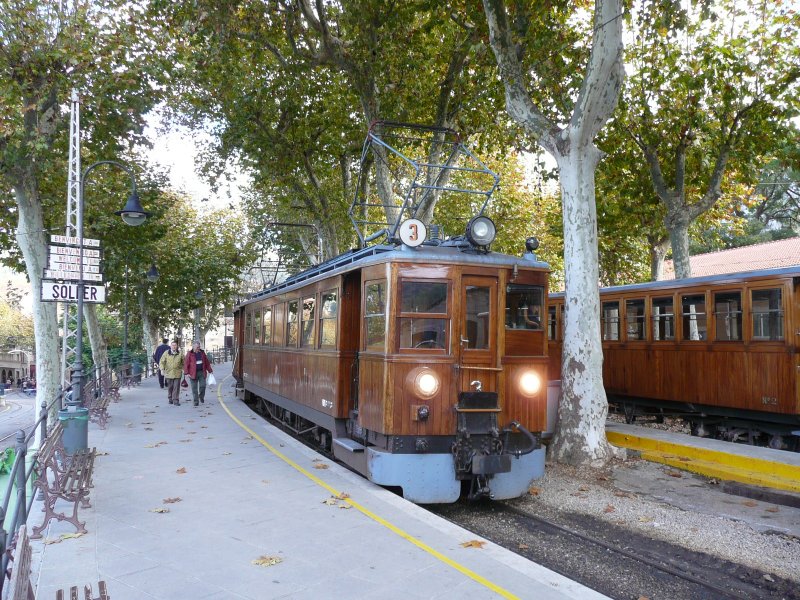 21.11.08,TW 3 wartet abfahrbereit im Bf.Sller.