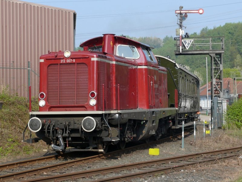 212 007-9 in Bochum-Dahlhausen am 19.4.2009