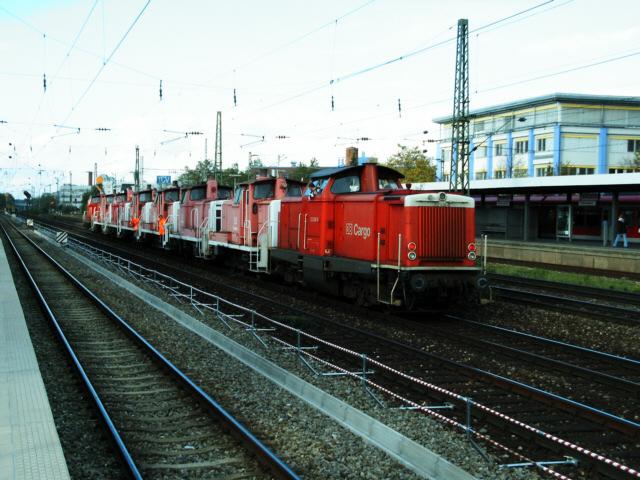 212 036 als Schublok am  Schrottzug 