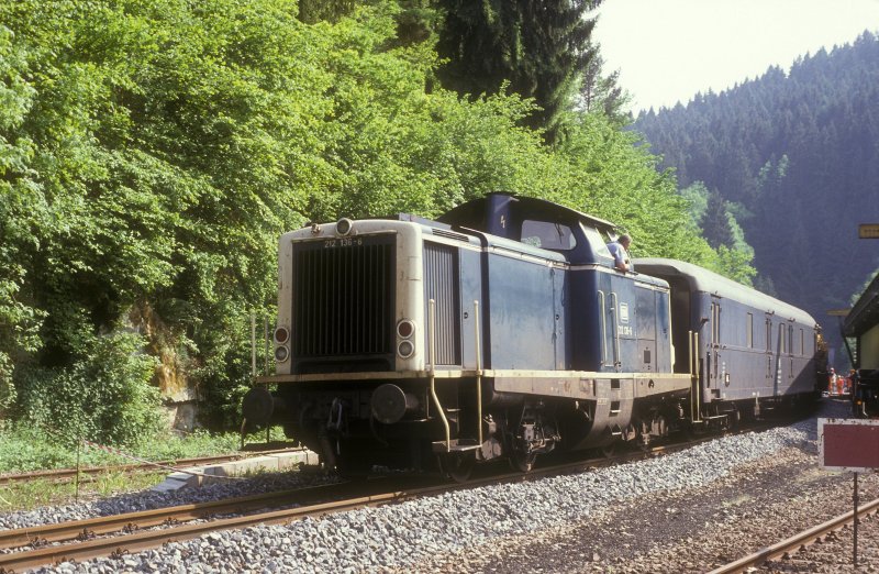 212 136  mit Bauzug  Calw  19.05.90