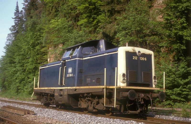 212 136  wird die neue Brcke auf die alte Brcke schieben  Calw  19.05.90