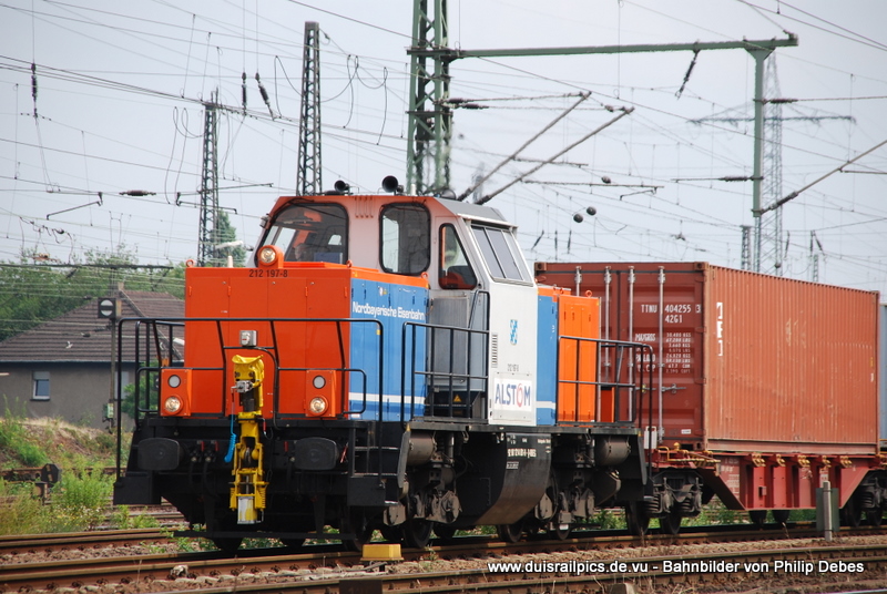 212 197-8 (Nordbayerische Eisenbahn) f�hrt am 29. Juni 2009 um 12:17 Uhr mit einem GZ durch Oberhausen West