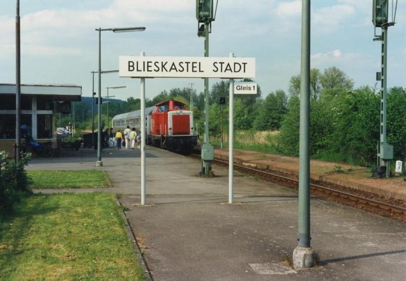 212 342 im Ende Mai 1991 kkurz vor der Stillegung der Strecke in Blieskastel.