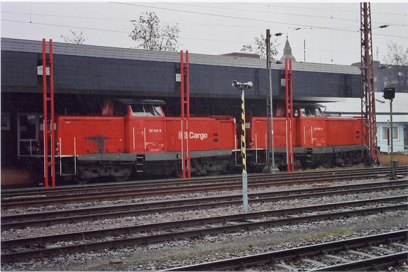 212 343 + 212 084 am 12.2.05 in Dillingen.