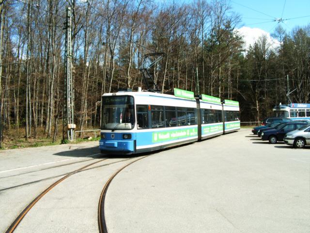 2131 ist auf der Linie 15 unterwegs. (17.04.05)