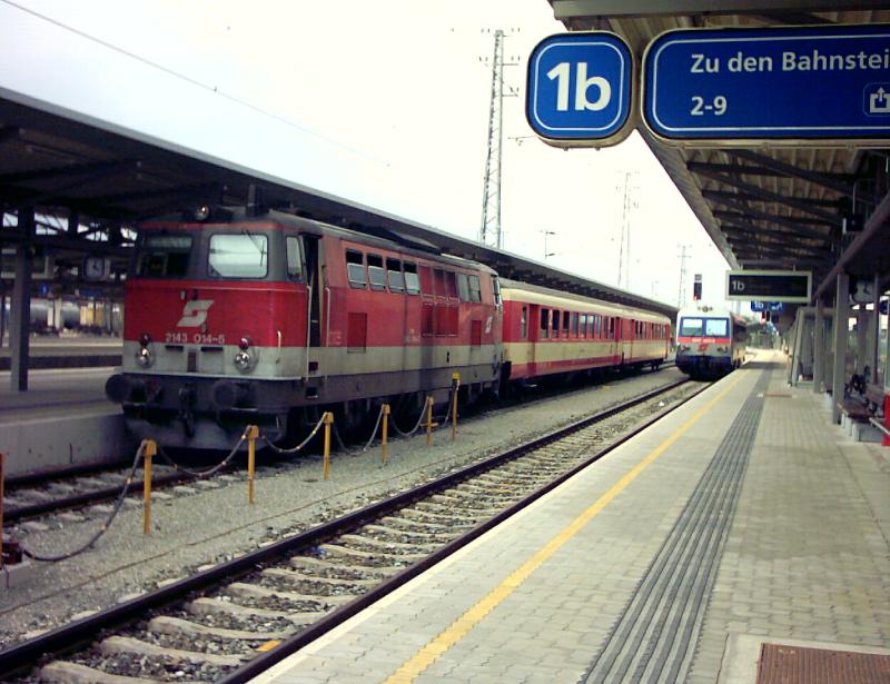 2143 014-5 und 5047 im Bhf. Wr. Neustadt
Juli 2003