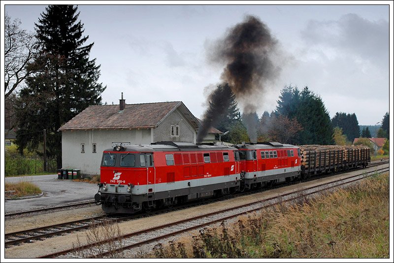2143 055 und 2143 069 mit dem VG 73153 von Martinsberg-Gutenbrunn nach Scharzenau am 16.10.2008 in Grafenschlag aufgenommen.