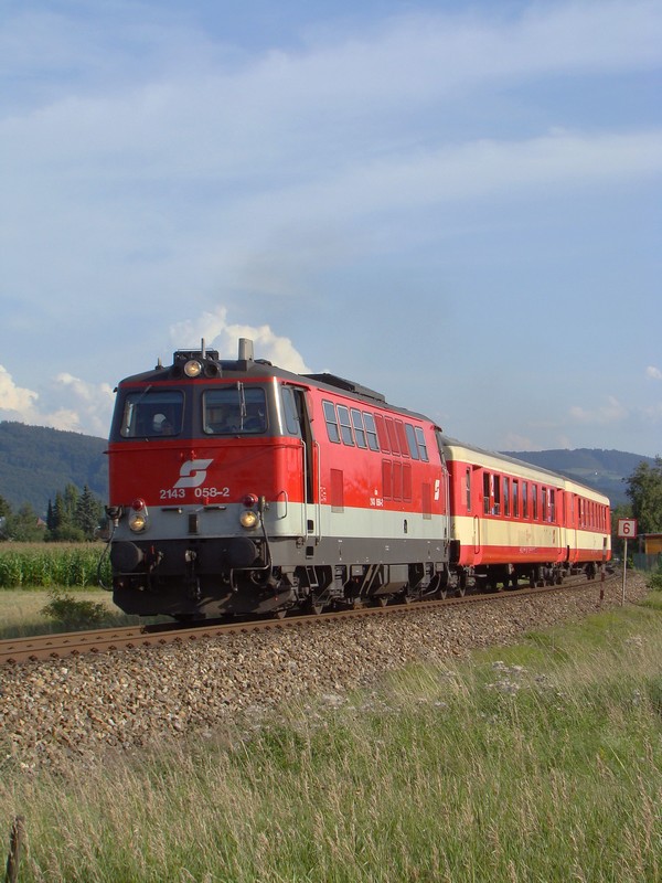 2143 058-2 mit REX zwischen St.Georgen und Hart-Wrth.21.07.2009