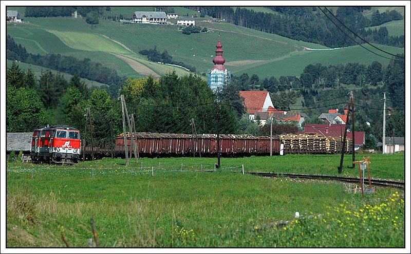 2143 067 und 062 am 13.9.2007 mit dem G 92823 auf dem Weg nach Bad St. Leonhard kurz nach Obdach. 