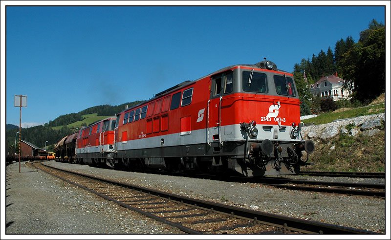 2143 067 und 062 mit dem G 92824 am 13.9.2007 bei der Ankunft in Obdach.