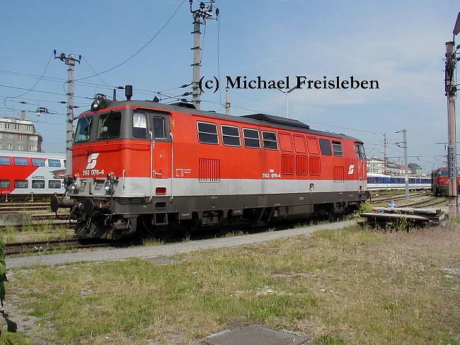 2143 076-4 in der Traktion Wien Nord am 06-06-2001