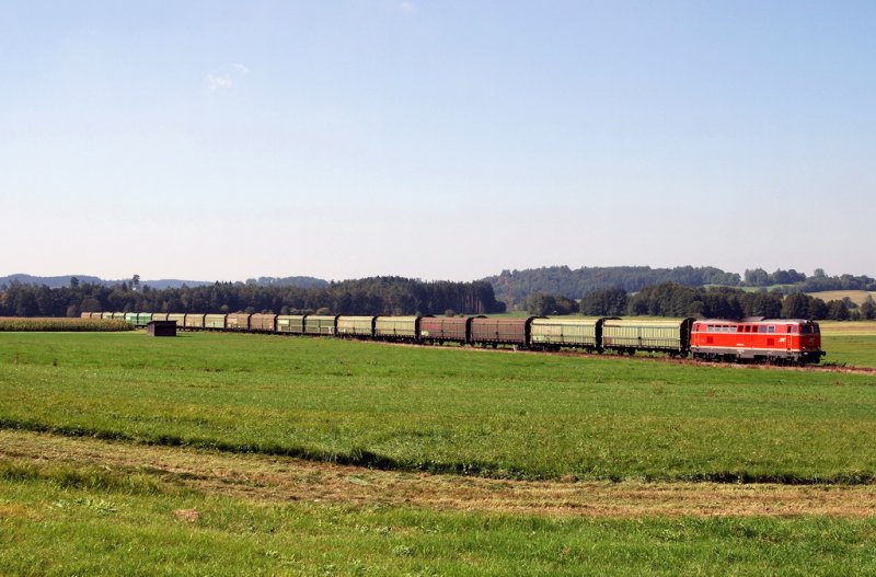 2143.021 mit einem Hackschnitzelzug vor Margertshausen (16.09.2007)