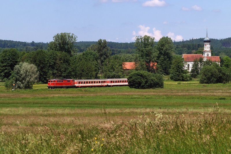 2143.021 der Staudenbahn (SVG) bei Gessertshausen (01.06.2008)