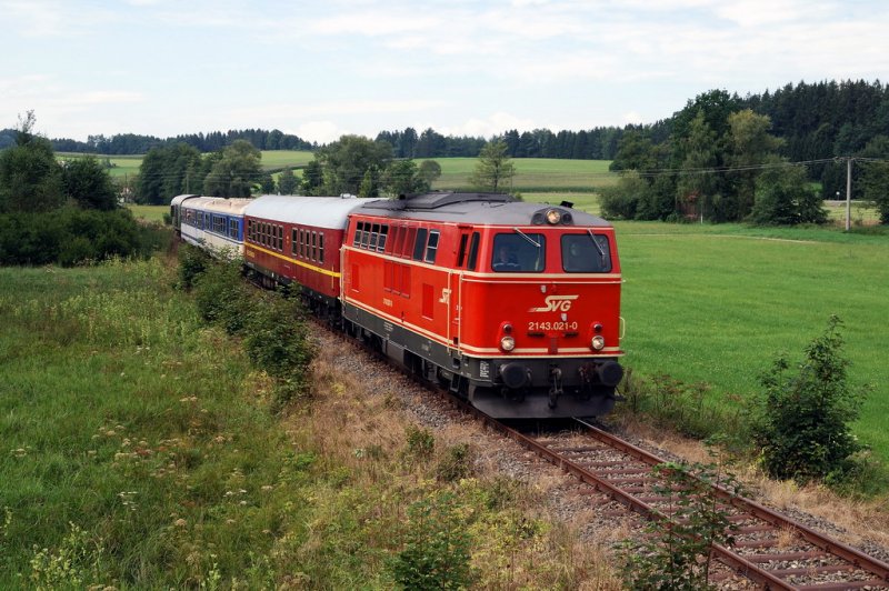 2143.021 der Staudenbahn (SVG) bei Wollmetshofen (19.08.2007)