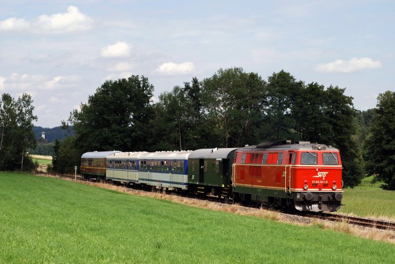 2143.021 der Staudenbahn (SVG) vor Walkertshofen (19.08.2007)