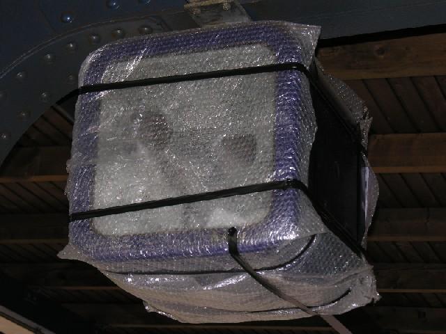 21.5.2005 Bf Potsdam Charlottenhof. Jetzt werden die Uhren ordentlich verpackt, dann fallen die Versptungen nicht mehr so auf.  Am 24.6.2005 waren noch immer alle Uhren so verpackt.