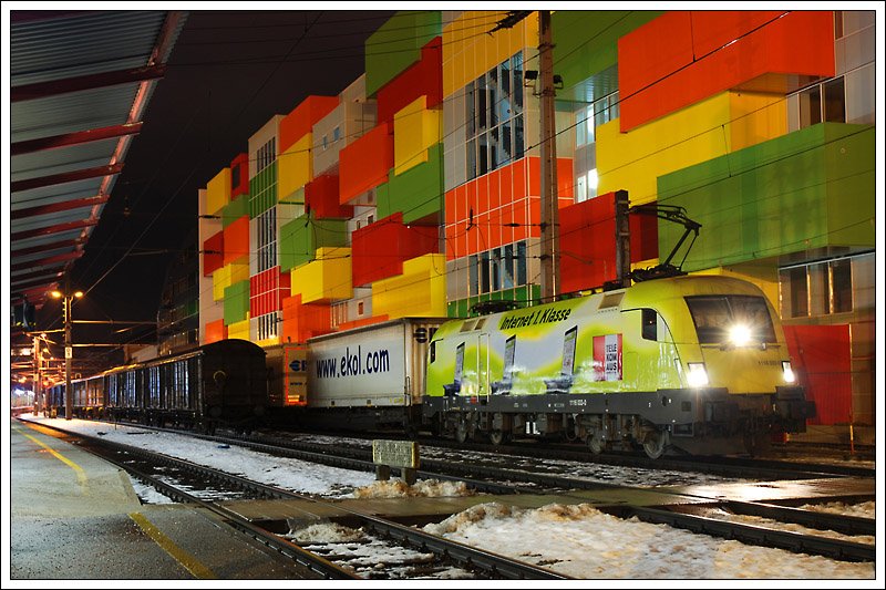 21:56 wre in Salzburg die Planankunft des 41853 nach Villach. Am 27.2.2009 war er allerdings um ber eine Stunde vor Plan, daher hatten wir in aller Ruhe Gelegenheit ihn am Hauptbahnhof mit seiner Zuglok 1116 033 zu stativeln.