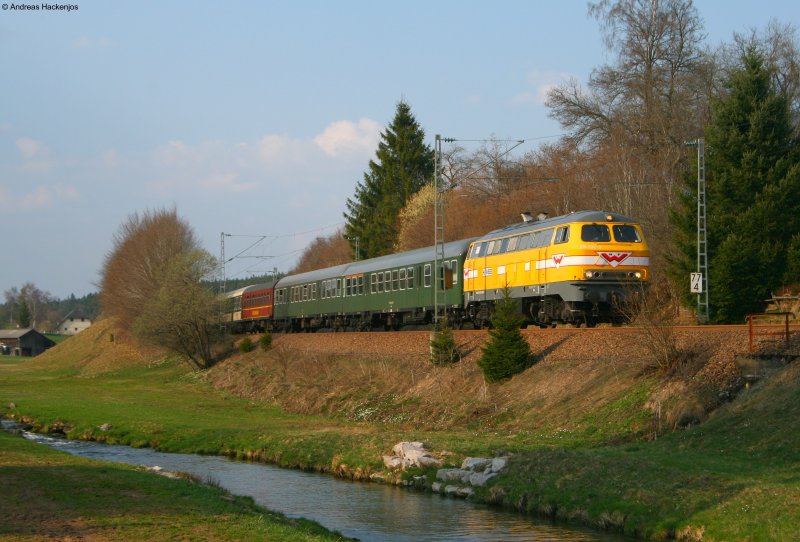 216 032-3 von Wiebe mit dem Lr der Efz (Triberg-Rottweil) am km 77,4 13.4.09. 216 war als  Ersatzlok fr die ausgefallene 50 2740 die am Samstag durch V100 1041 ersetzte, am Sonntag eingesetzt da dort V100 1041 nicht zur Verfgung stand