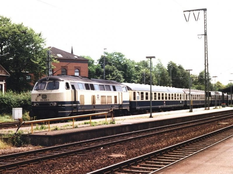 216 089-3 mit D 6427 Leer-Oldenburg auf Bahnhof Leer am 12-07-1991. Bild und scan: Date Jan de Vries.