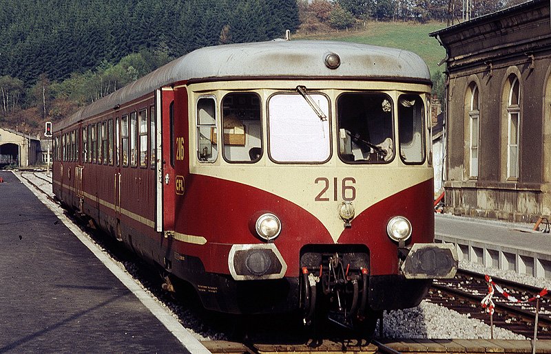 216 steht abfahrbereit in Troisvierges, 10-1991