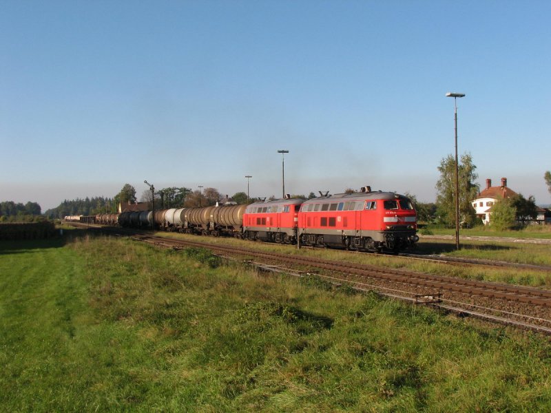 217 011 und 217 012 mit FZ 56527 in Tling (11.10.2006)
