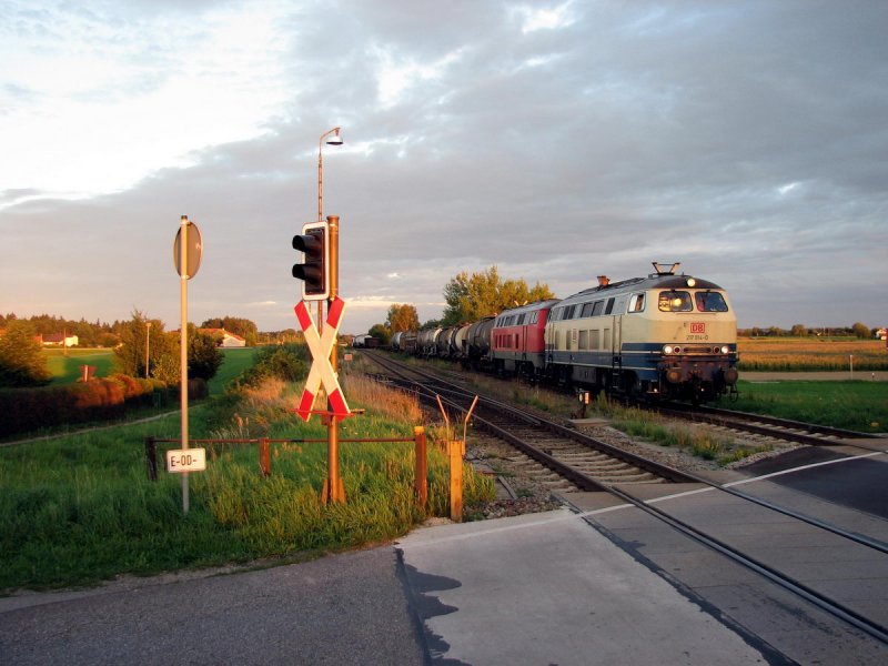 217 014 und 217 013 mit FZT 56522 in Pirach (04.09.2006)