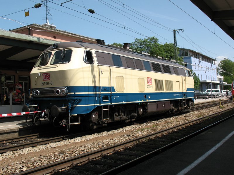 217 014 der Railion Deutschland NL Mhldorf bei der Fahrzeugschau 150 Jahre Maximilliansbahn in Rosenheim