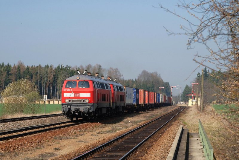 217 019 und 217 016 mit FZ 56521 in Tling (14.03.2007)