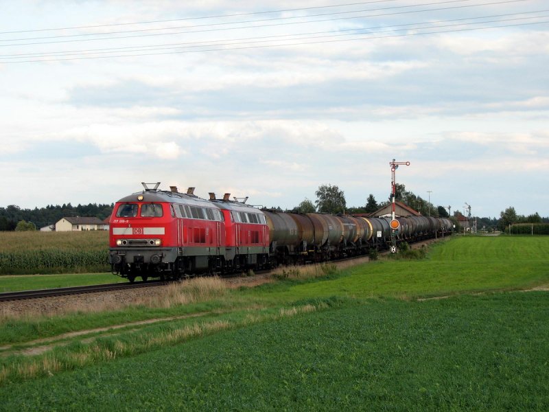 217 019 und 217 020 mit Kesselzug in Pirach (04.09.2006)