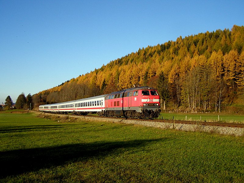 218 104 mit dem IC Nebelhorn in Altsttten. 01.10.07