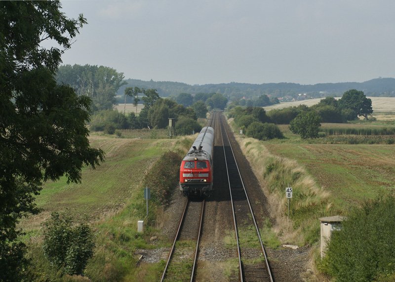 218 105-5 mit einem RE Richtung Lbeck am 22.08.2008 zwischen Bad Malente-Gremsmhlen und Eutin.