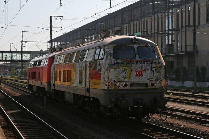 218 105 �berf�hrte heute 218 212  Sonderzug nach Pankow  von Aschaffenburg nach M�hldorf, hier in Regensburg.