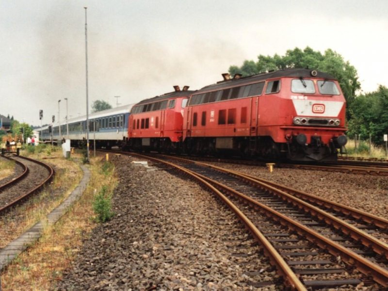 218 116-2 und 218 171-2 mit IR 2176 Gttingen-Flensburg bei Schleswig am 12-07-1992. Bild und scan: Date Jan de Vries.