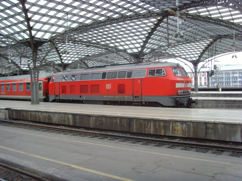 218 136-0 (9280 1 218 136-0 D-DB) schiebt eine RB in den Klner Hbf. 30.10.08