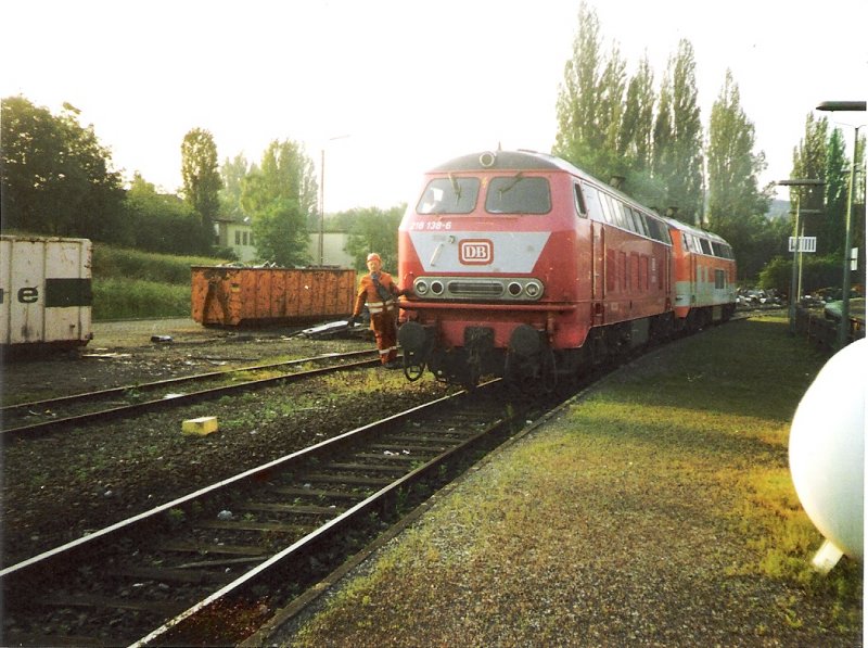 218 138-6 und 218 in City-Bahn Lackierung zur Militrverladung in Hemer. Sommer 1992. Foto-Scan.