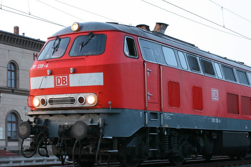 218 139 steht am Abend des 18.05.2007 im Bf. Hagenow Land Bahnbilder.de