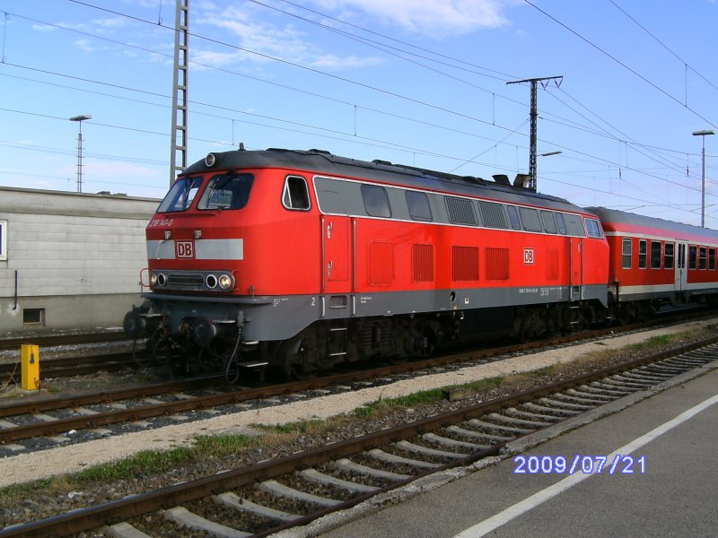 218 141-0 am 21.07.2009 in Augsburg Hbf abgestellt.