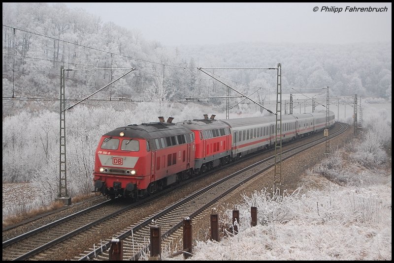 218 156-8 & 218 239-2 zogen am 27.12.07 IC 2013 ab Stuttgart Hbf bis nach Oberstdorf, aufgenommen an der KBS 750 (Filsbahn) bei Urspring.