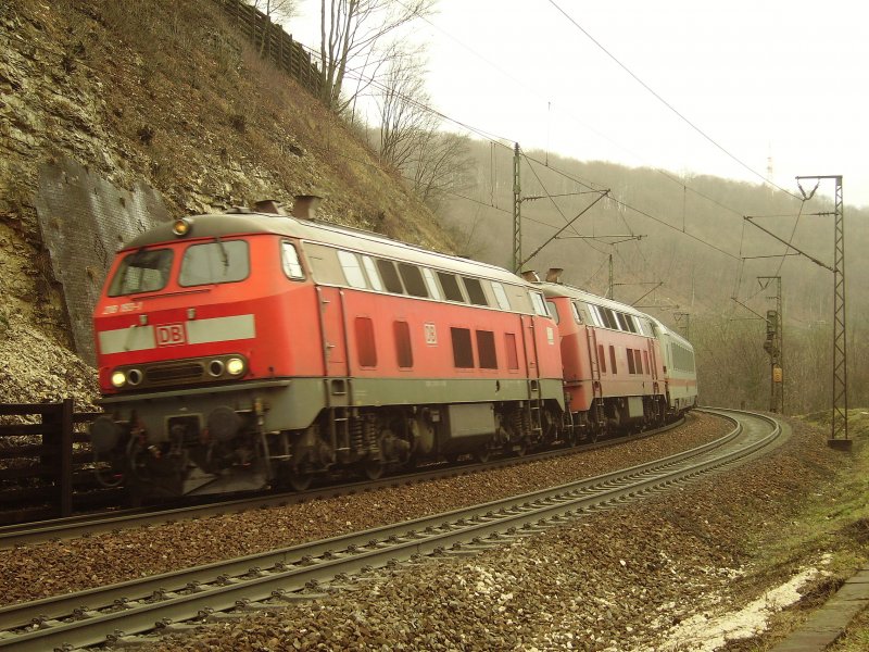 218 156-8 an zweiter Stelle hinter 218 198-1 am IC 2012 Oberstdorf - Hannover Hbf zwischen Amstetten und Geislingen(Steige). 22.12.08