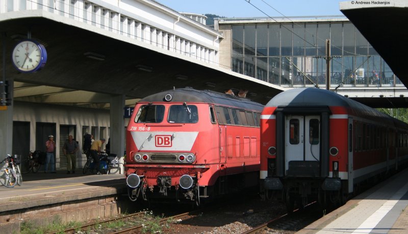 218 156-8 steht mit ihrem Tour de Lndle Zug im Heidelberger Hbf 24.7.08