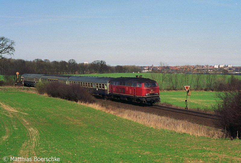 218 157-6 bei Sierksdorf am 09.04.93
