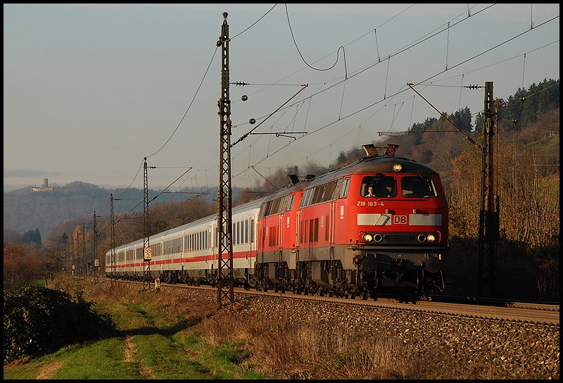 218 163 und 218 164 sind am 15.November 2008 mit dem IC 2013 nach Oberstdorf unterwegs. Aufgenommen bei Kuchen.