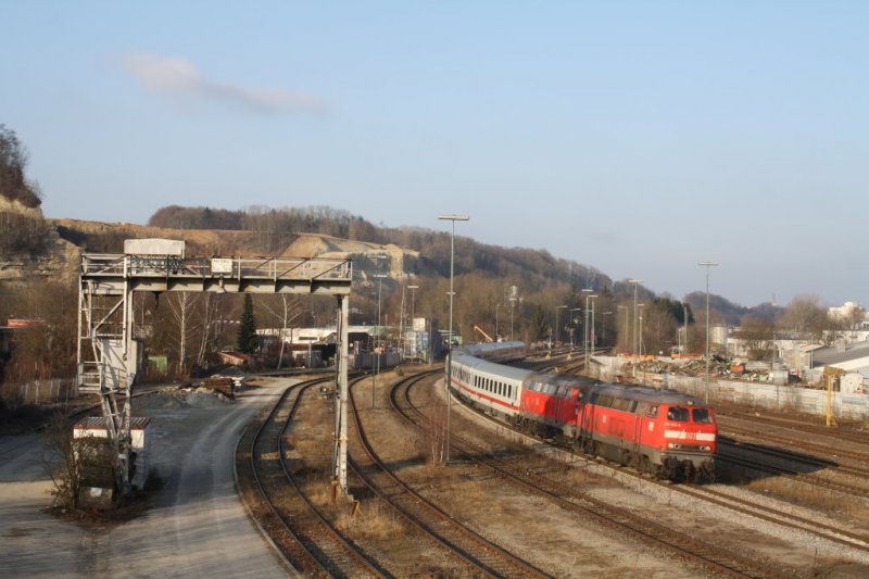 218 163 fhrt am 28.12.2008 den IC 119 durch Biberach/Riss.