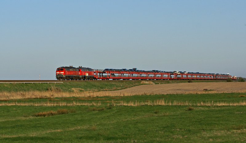 218 190-7 und 218 162-6  am 17.04.2009 mit einem Autozug nach Westerland bei Keitum.