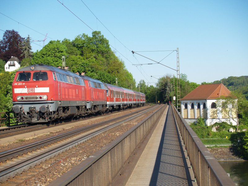 218-203 und 218-192 mit Re am 10.05.2008 auf der Mariaorterbrcke