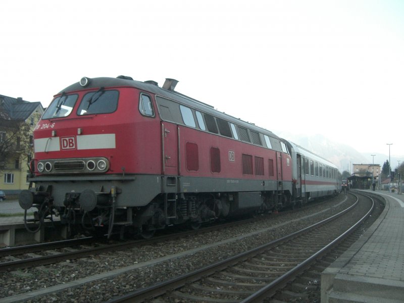218 204-6 mit einem IC in Immenstadt am 25.10.2008