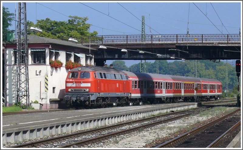 218 205-3 mit einer Regionalbahn bei der Einfahrt in Lindau Hbf. (30.08.2008)